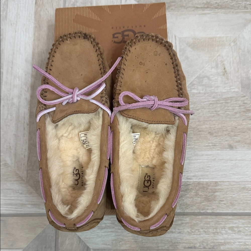 UGG Women's Dakota Tan Slippers with Pink Laces